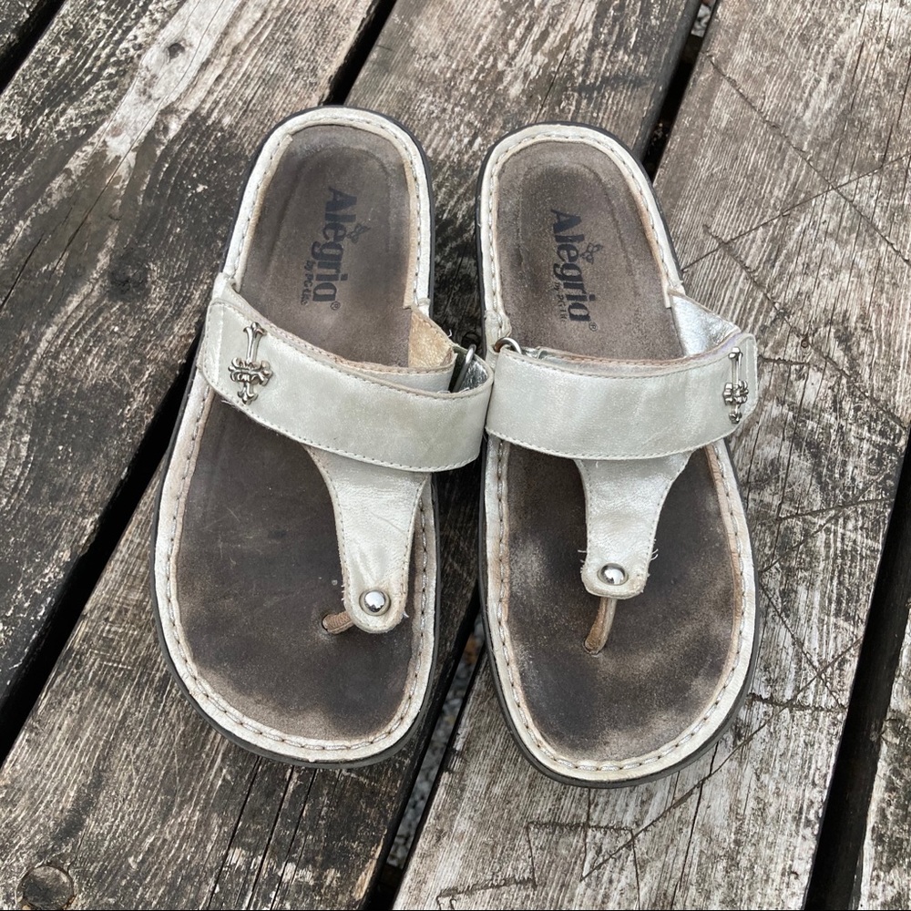 5/$20 Alegria thong cream/metallic platform sandals sz 7 - Picture 4 of 15